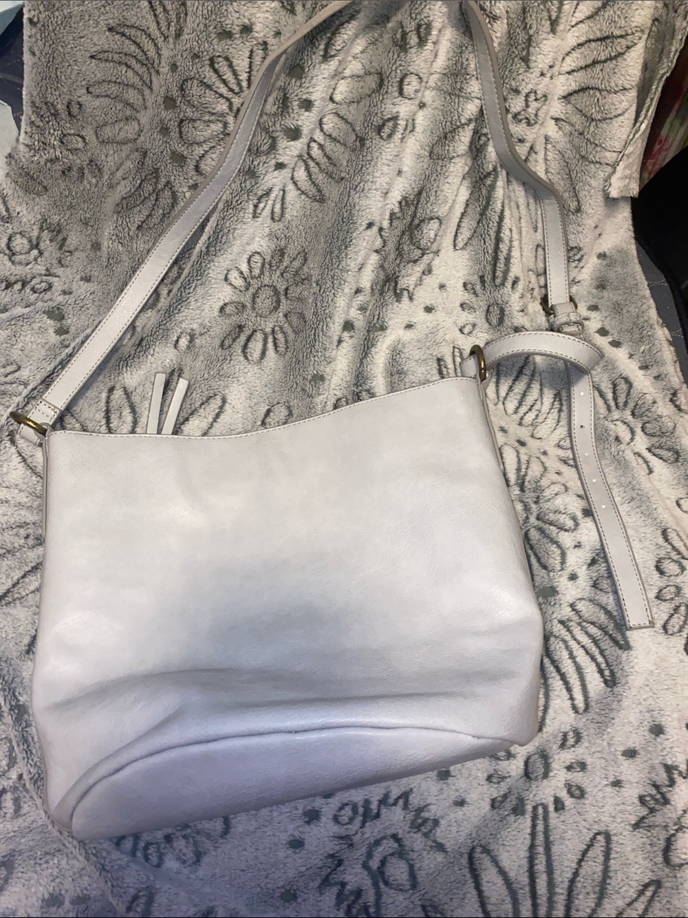 Minimalist Light Gray Crossbody Bag with Adjustable Strap